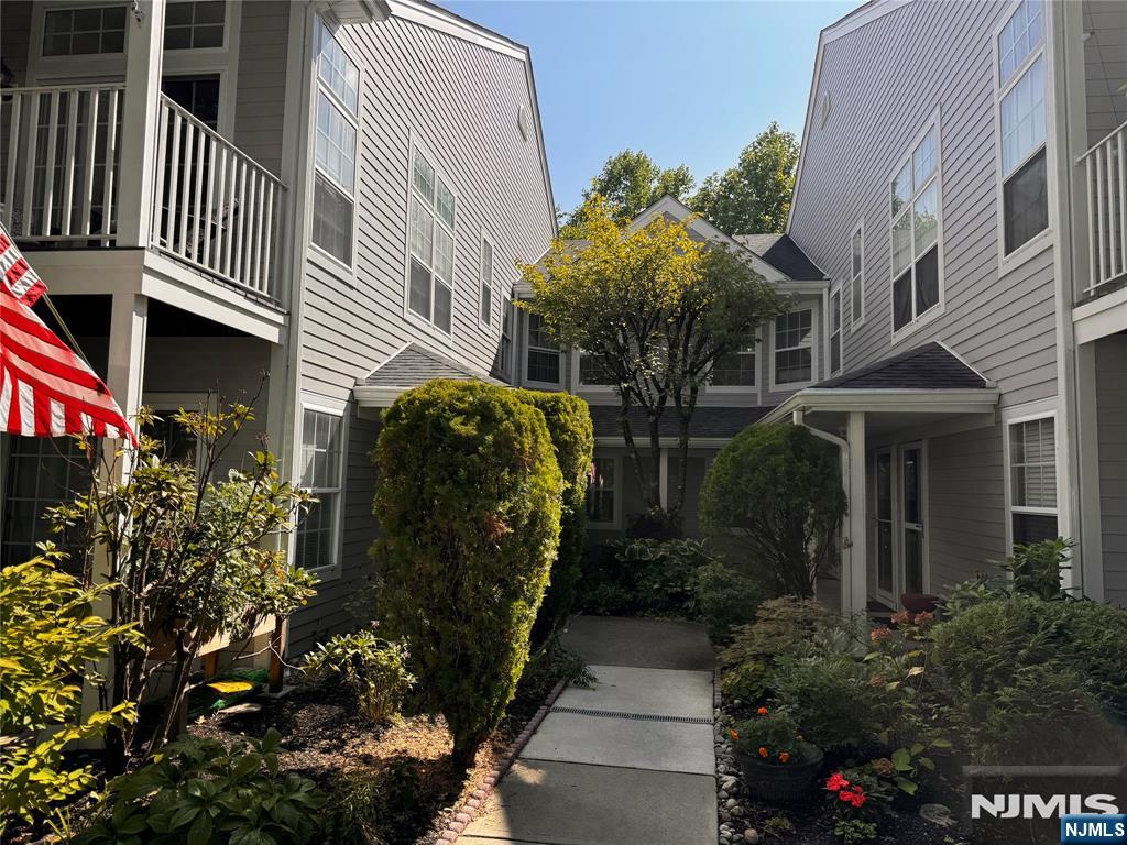 1038 Cambridge Court - Photo 1