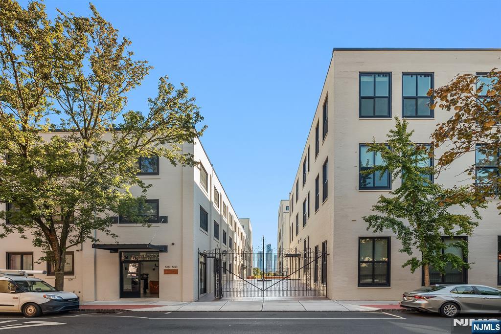 518 Gregory Avenue #A-425