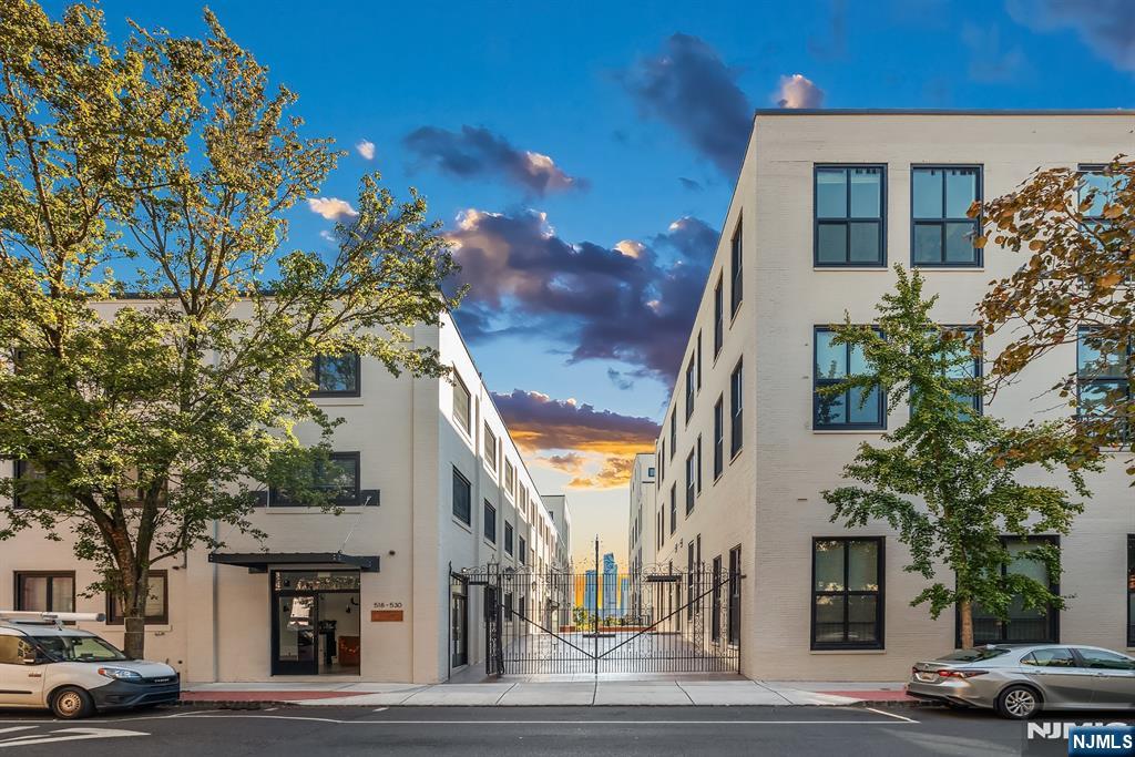 518 Gregory Avenue #A-425