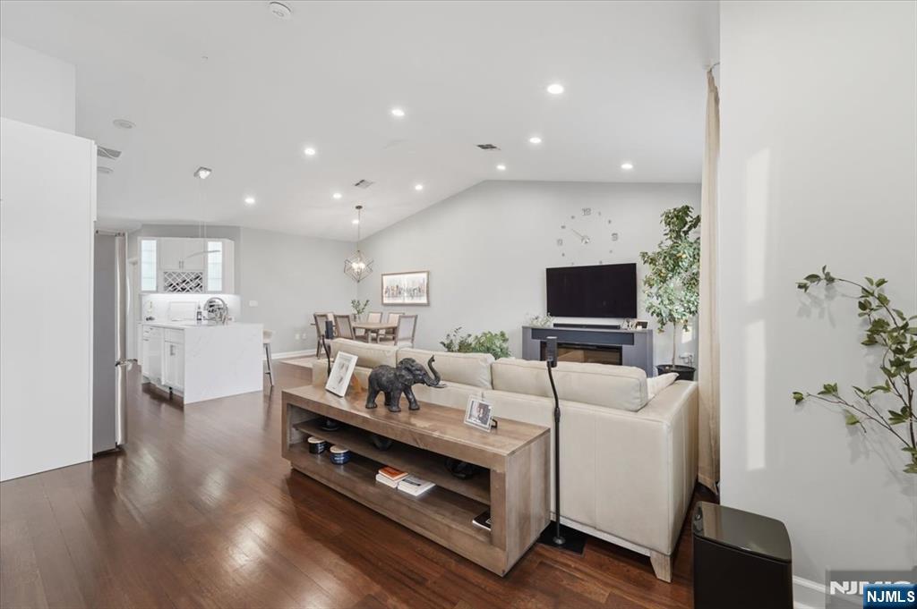 620 38th Street 205 - Photo 4