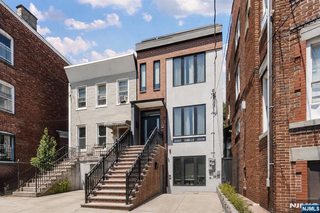 13 Britton Street #1