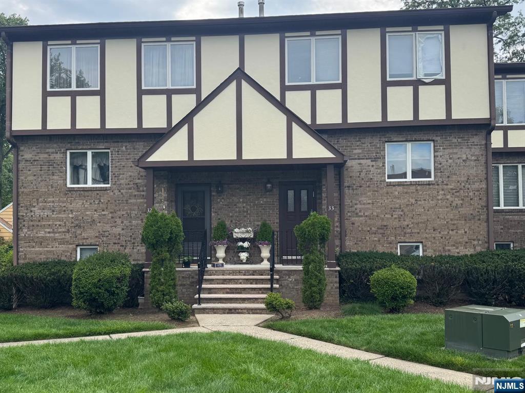 33 Canterbury Lane - Photo 1