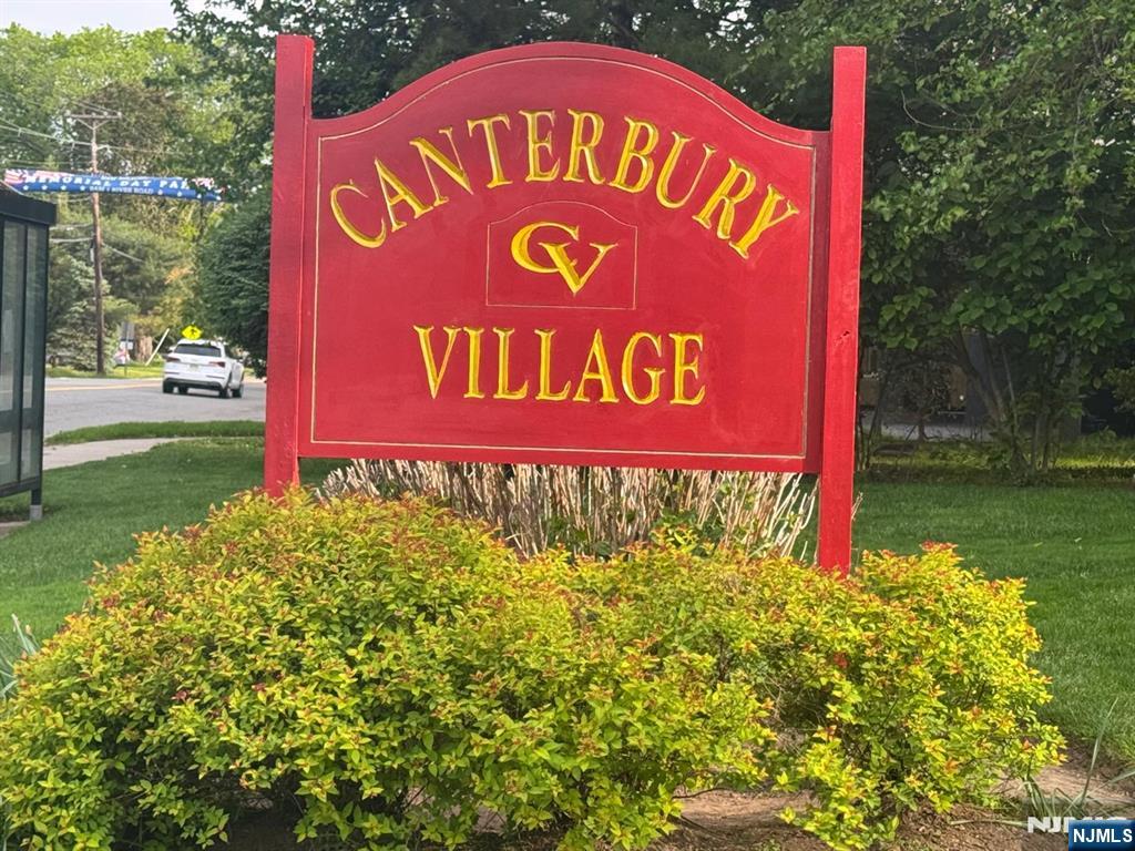 33 Canterbury Lane - Photo 2
