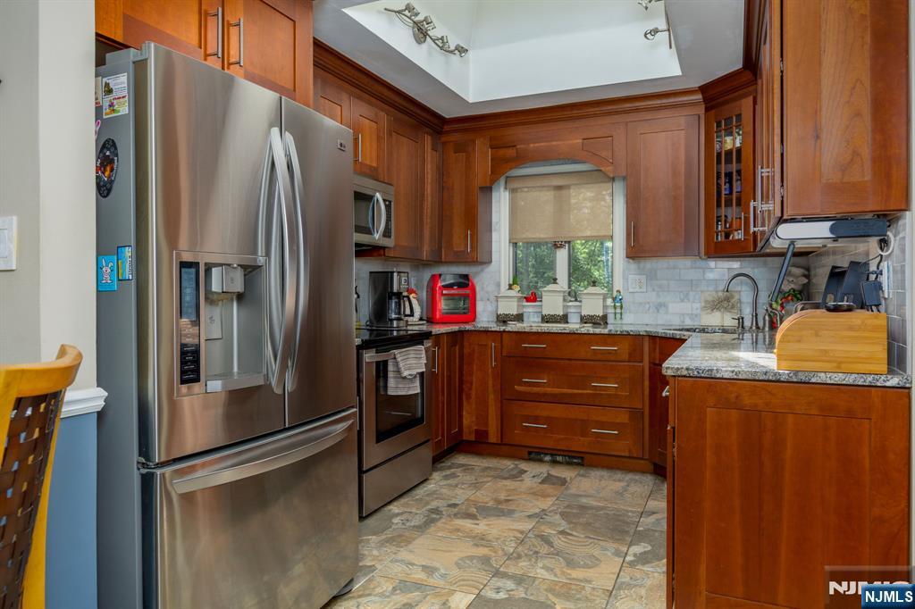 1150 Lakeside Drive
