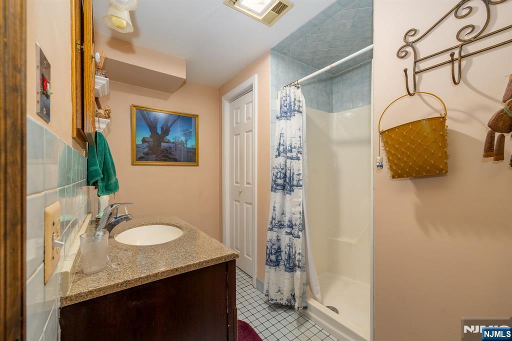 1150 Lakeside Drive