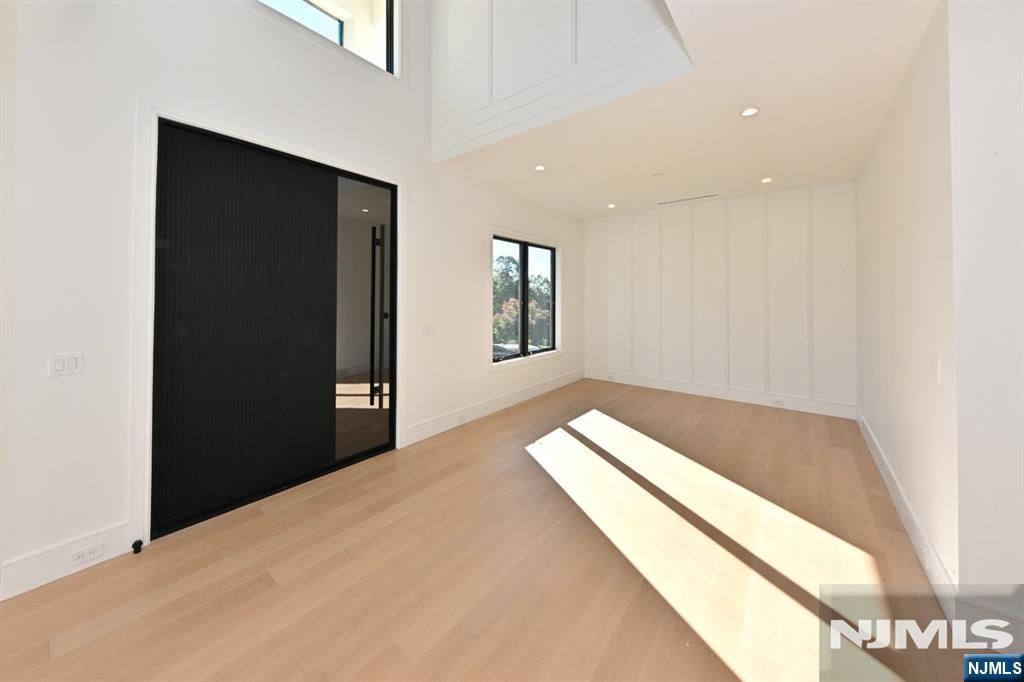 Photo 3 of Single family home for sale at 119 Arnot Pl, Paramus, NJ 07652 | MLS# 26029063 | Listing updated on 2026-10-16