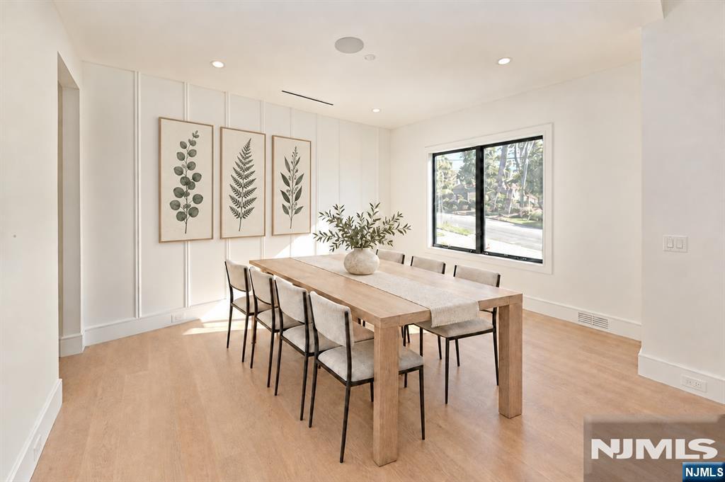 Photo 4 of Single family home for sale at 119 Arnot Pl, Paramus, NJ 07652 | MLS# 26029063 | Listing updated on 2026-10-16