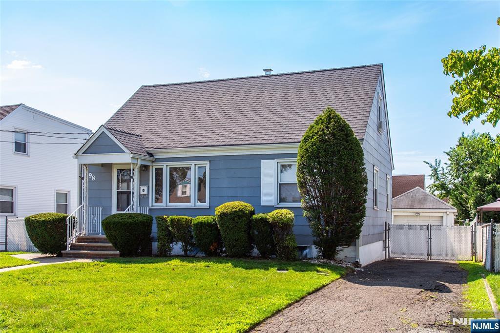 98 Tuella Ave, Elmwood Park, NJ 07407