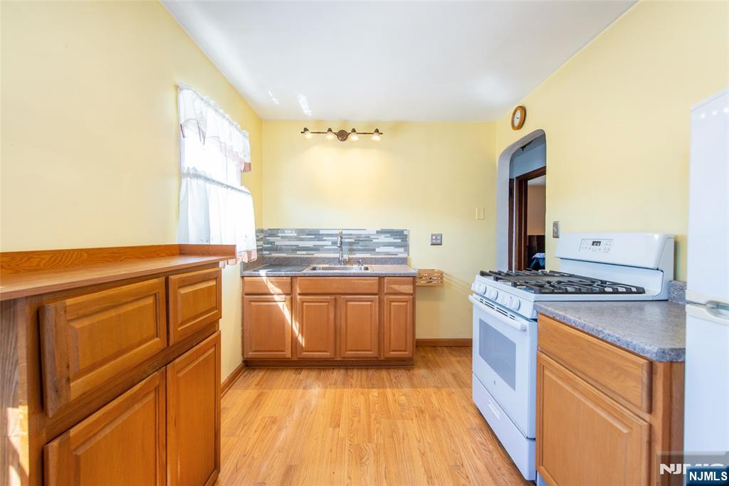 98 Tuella Ave, Elmwood Park, NJ 07407