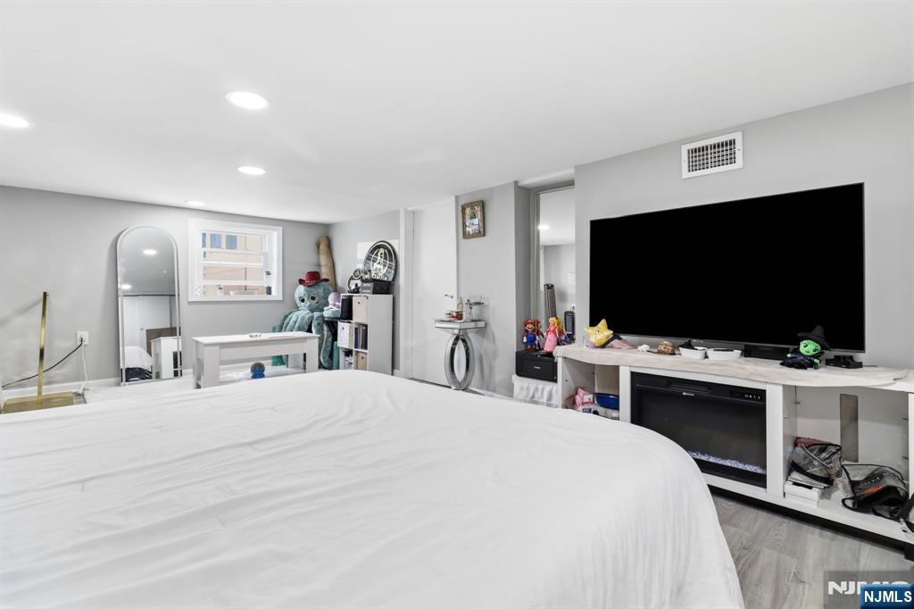 15 Pehle Avenue