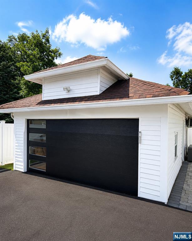 15 Pehle Avenue