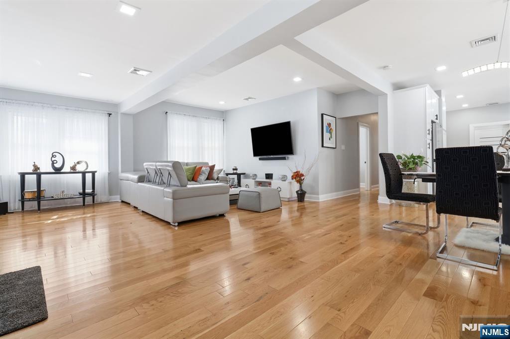 15 Pehle Ave, Saddle Brook, NJ 07663