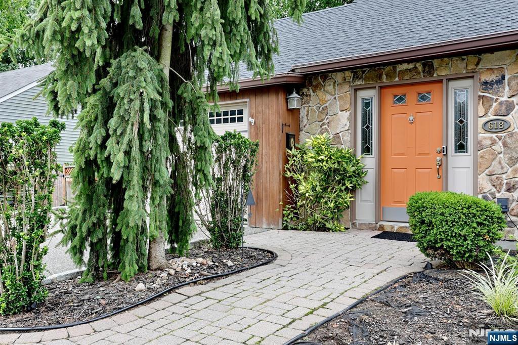 618 Fermery Drive - Photo 2