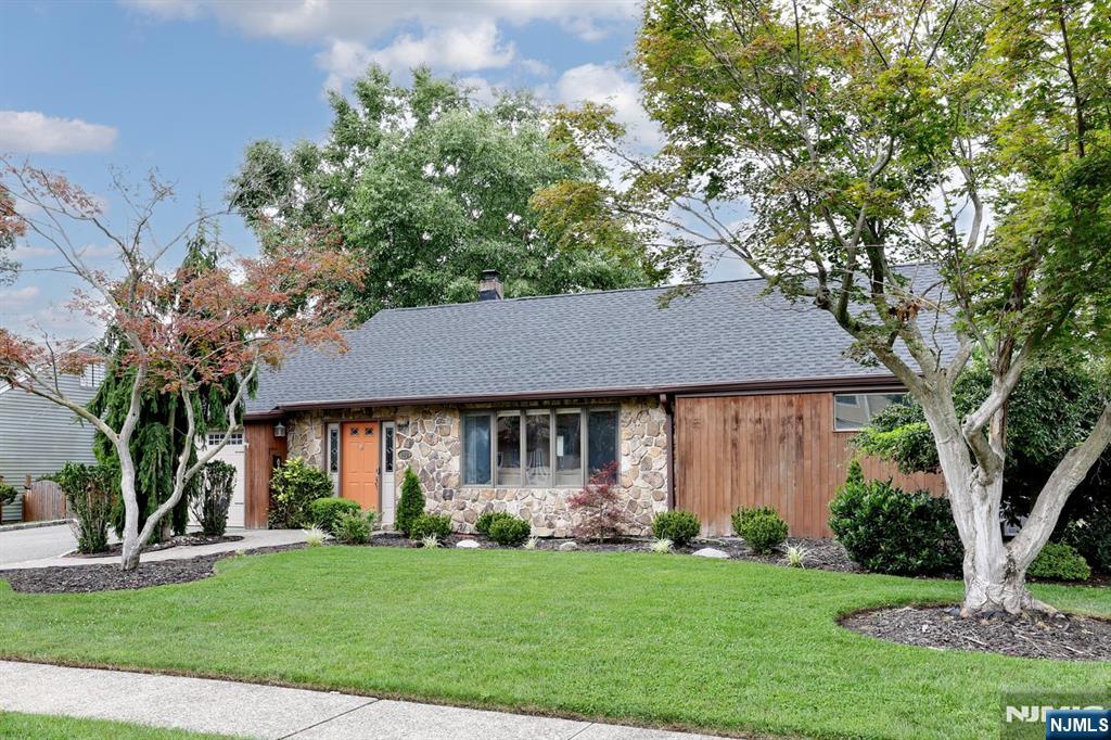 618 Fermery Dr, New Milford, NJ 07646