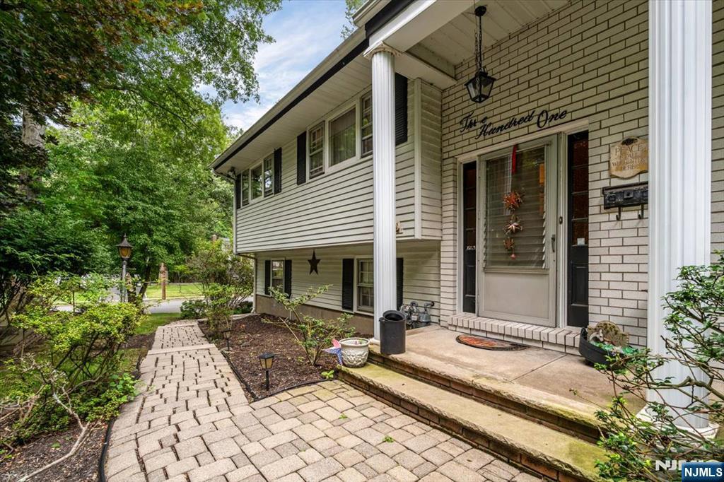 301 Raymond Street - Photo 2