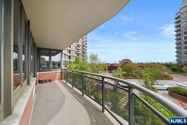100 Carlyle Drive 5D-N - Photo 4