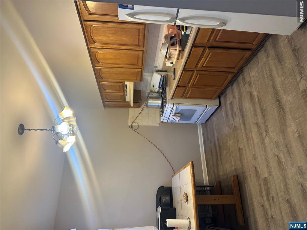133 Anderson Avenue 2R - Photo 4