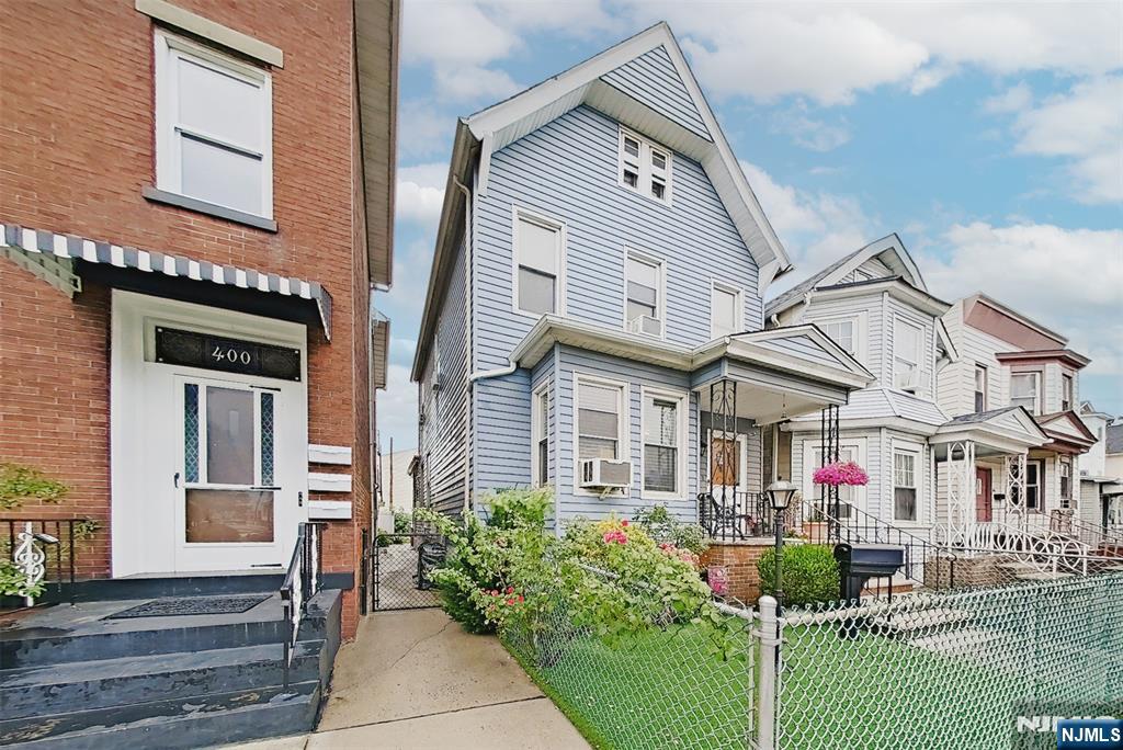 402 Davis Avenue - Photo 1
