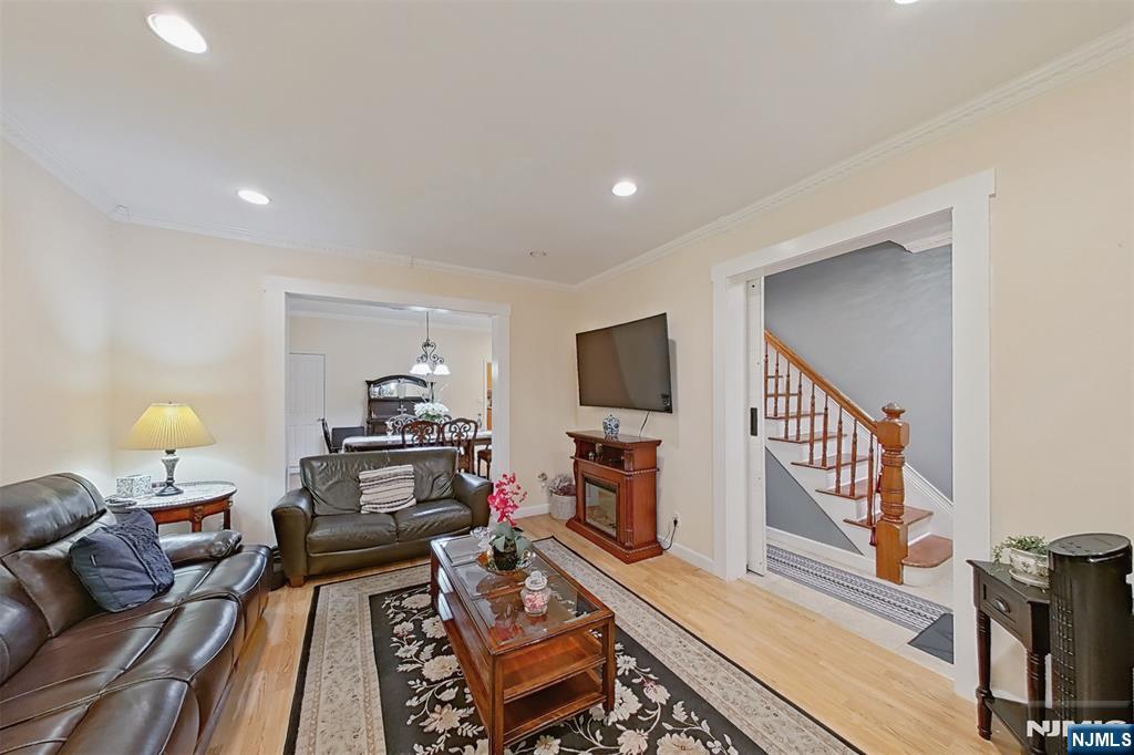 402 Davis Avenue