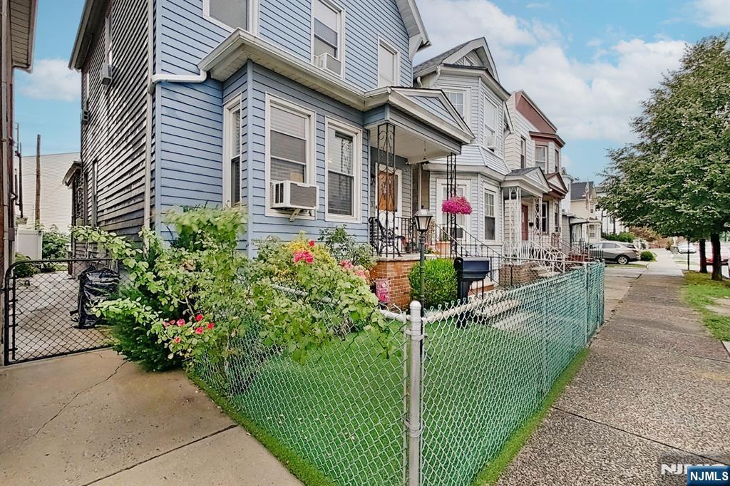 402 Davis Avenue - Photo 3