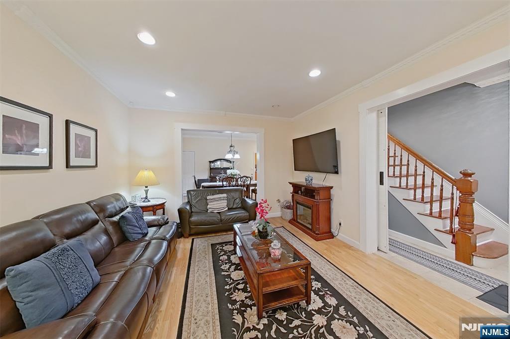 402 Davis Avenue