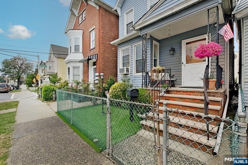 402 Davis Avenue