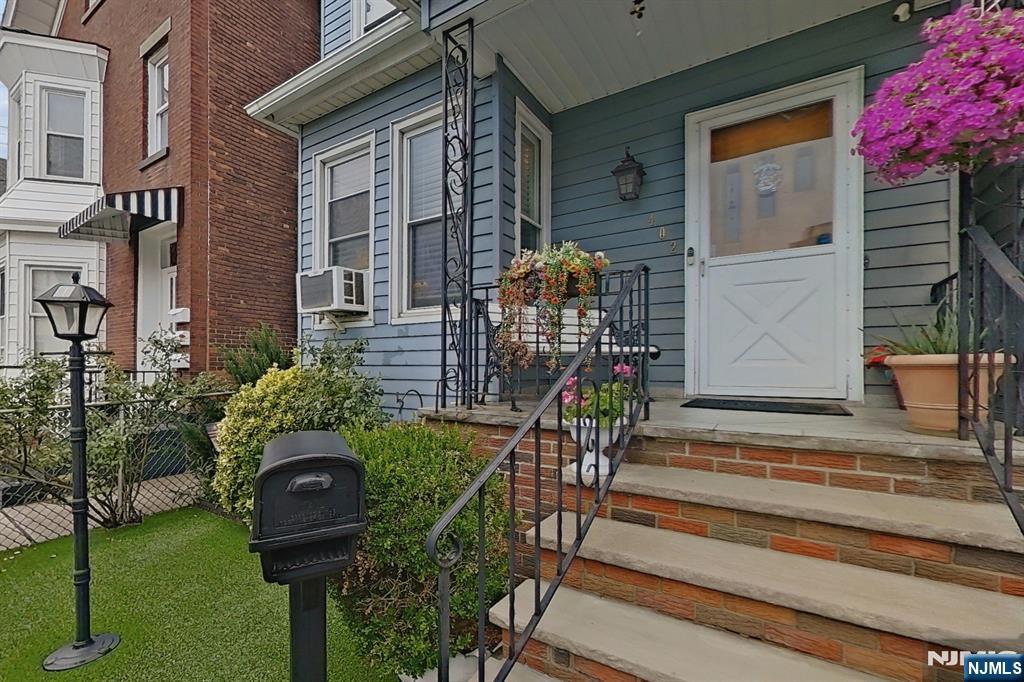 402 Davis Avenue