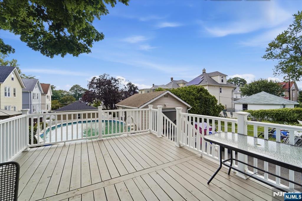 87 Curie Avenue
