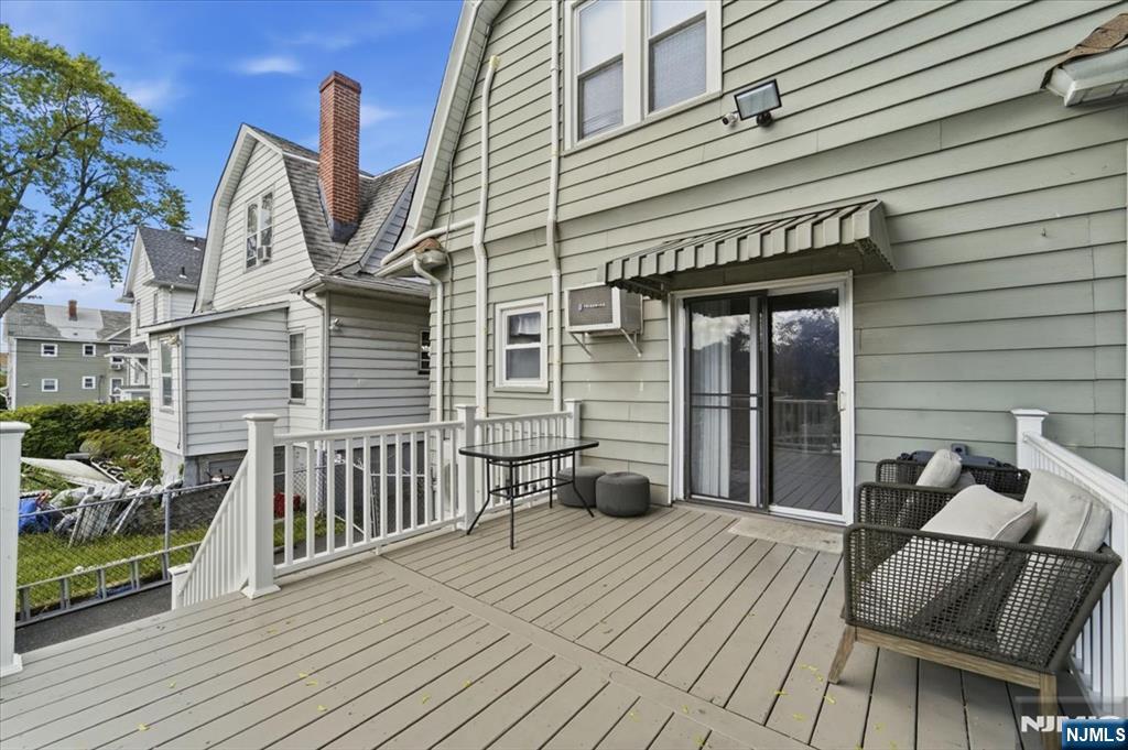 87 Curie Avenue