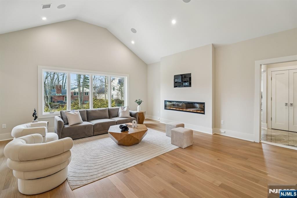 50 Roberts Road — photo 32