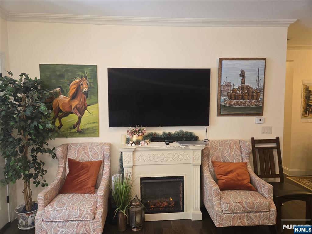 255 Laird Avenue 2 - Photo 4