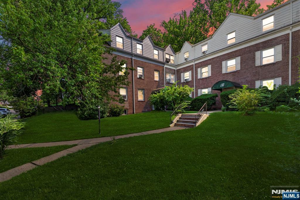 140 Englewood Avenue 5B - Photo 1