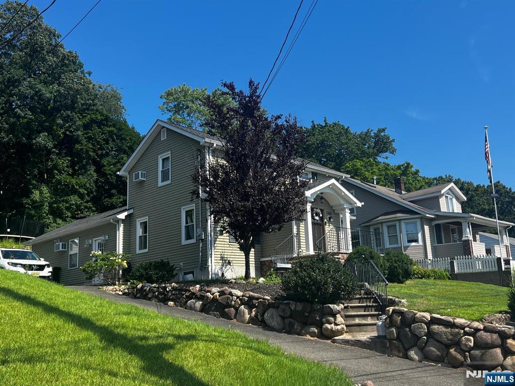 140 Watchung Drive - Photo 2