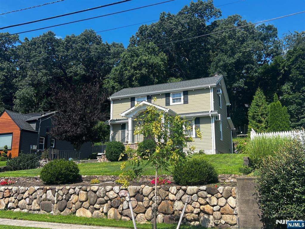 140 Watchung Drive - Photo 3