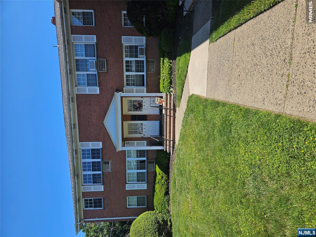250 Rochelle Avenue A-3 - Photo 1