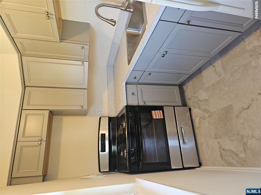 250 Rochelle Avenue A-3 - Photo 2