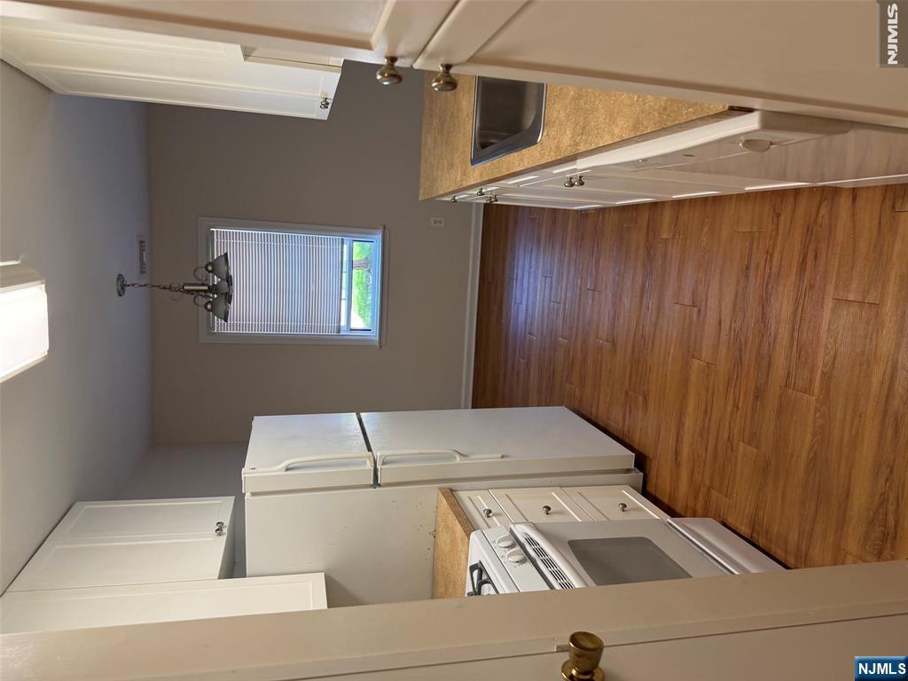 352 Sutton Place 352 - Photo 3