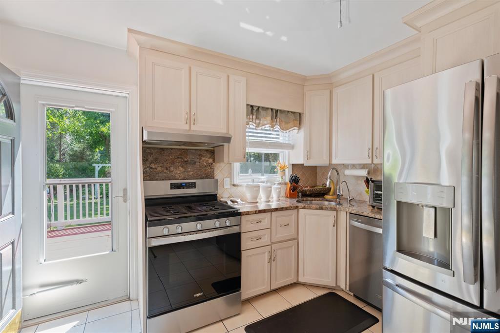36-14 Northern Drive - Photo 3