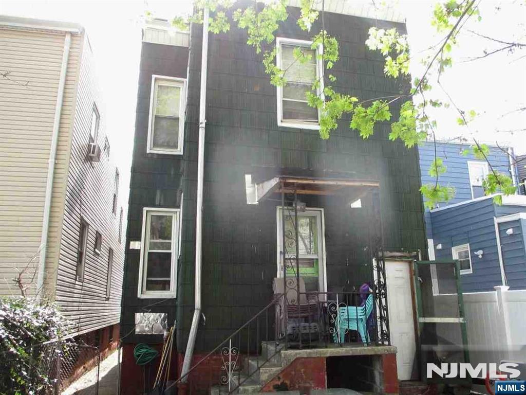 38 Armstrong Avenue - Photo 2