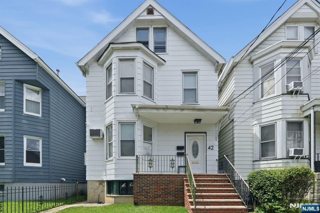 42 Lawrence Street - Photo 1