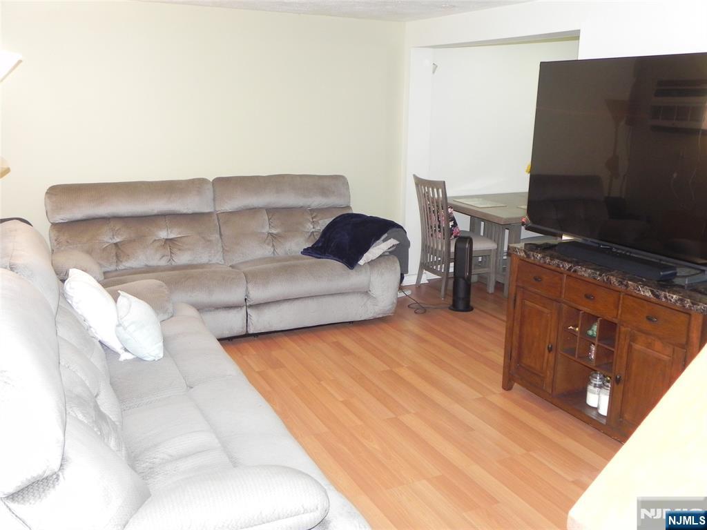 453 Liberty Street 11 - Photo 4