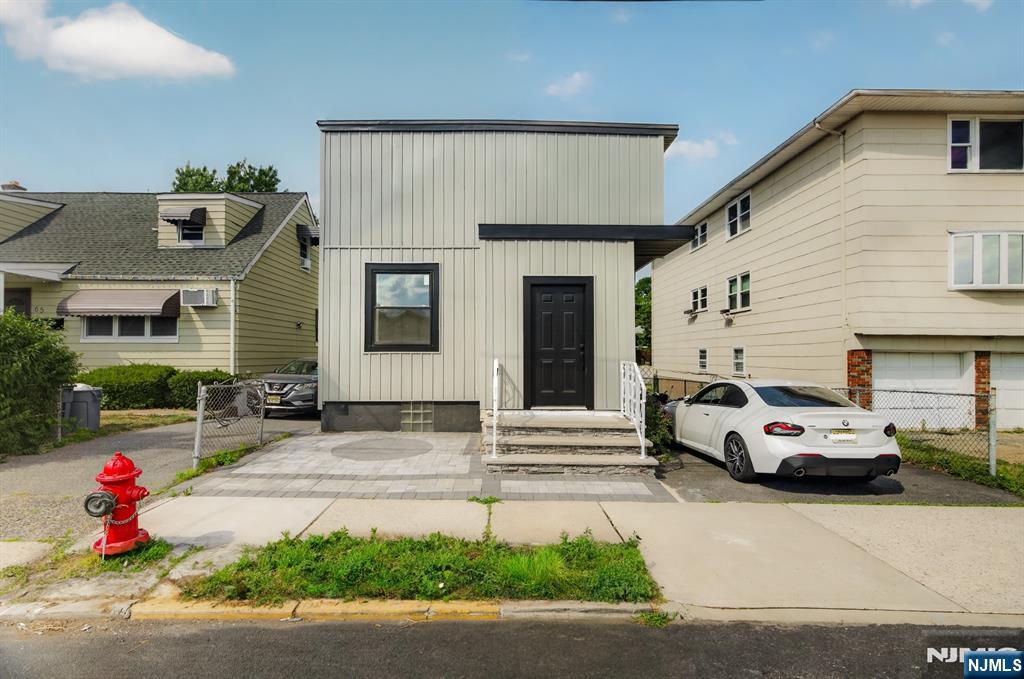 69 Chestnut St, Lodi, NJ 07644