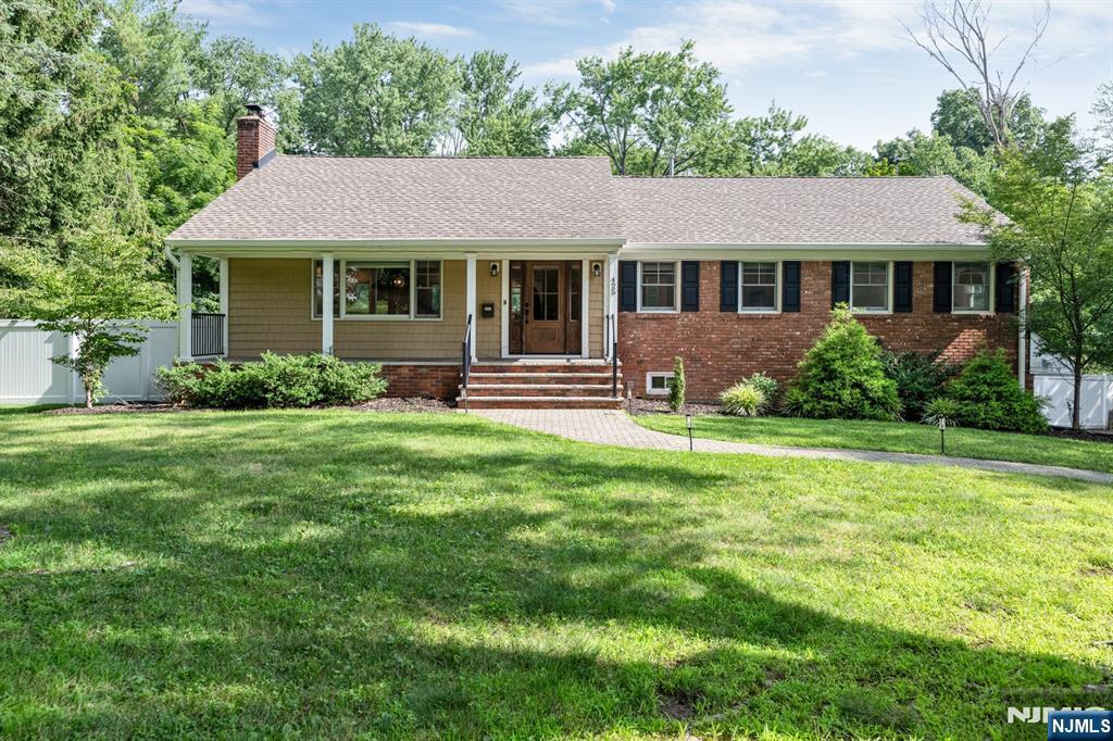 425 Clinton Avenue - Photo 1