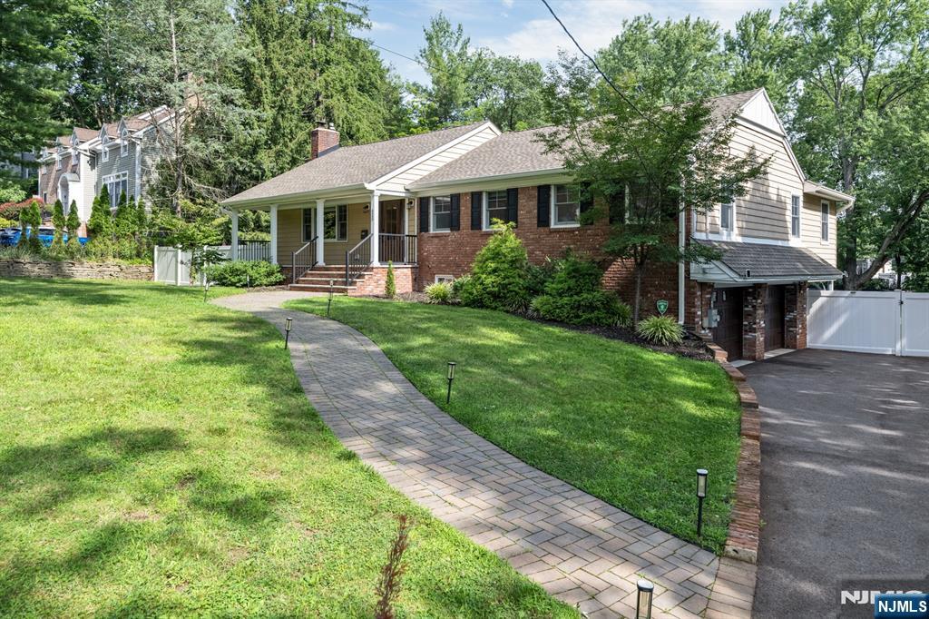 425 Clinton Avenue - Photo 3