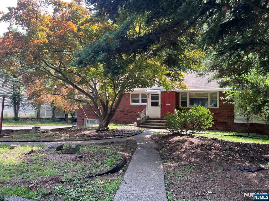 84 Grove Street - Photo 2