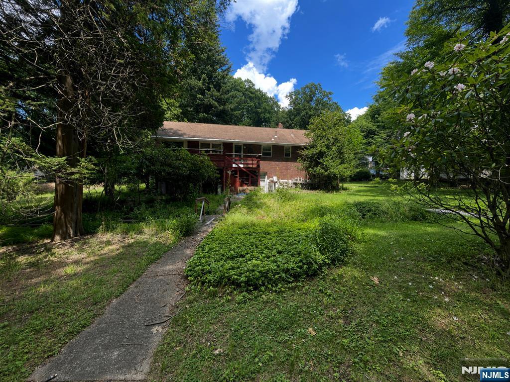 84 Grove St, Oakland, NJ 07436