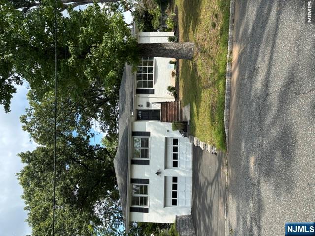 85 Phelps Avenue - Photo 1