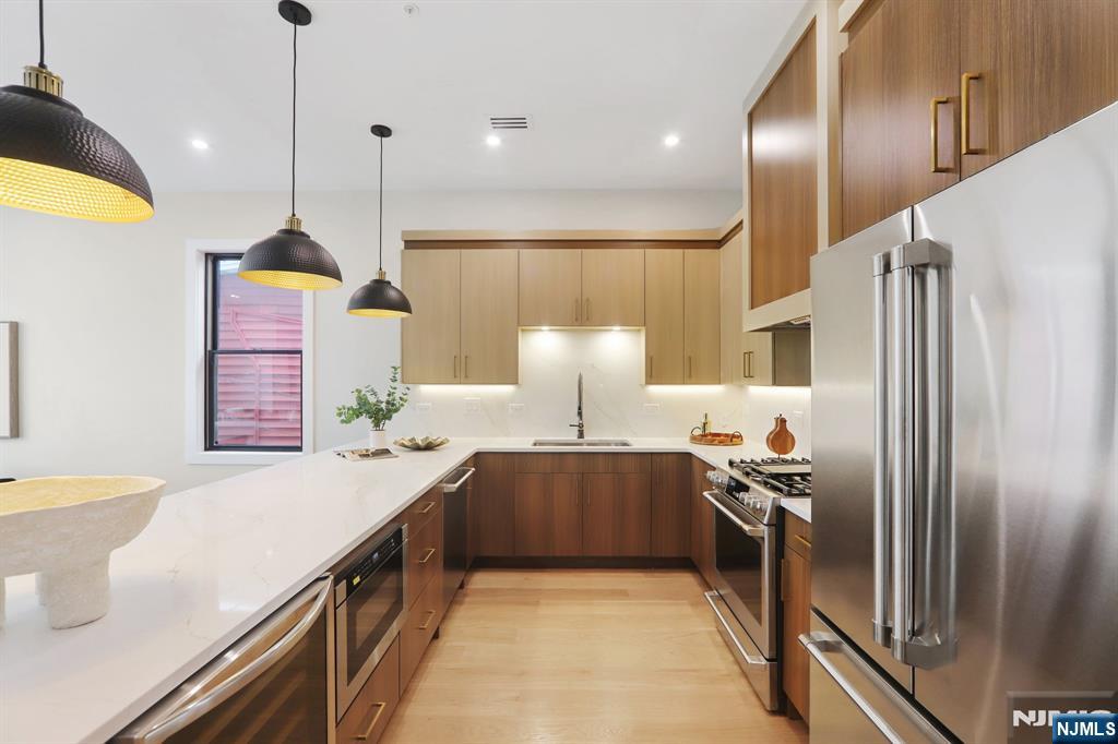 78 Zabriskie Street 3 - Photo 4