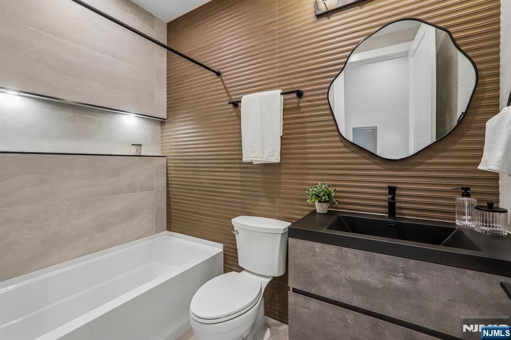 78 Zabriskie Street #3