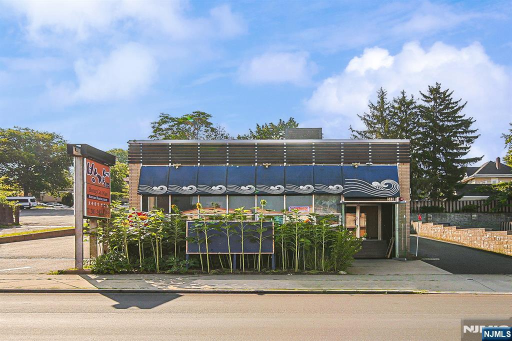 518 Broad Ave, Ridgefield, NJ 07657